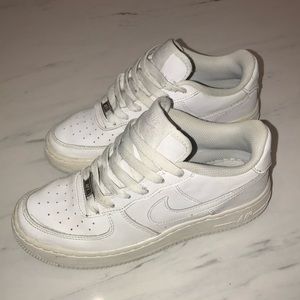 BIG KIDS' NIKE AIR FORCE 1 LOW CASUAL SHOES Size 5Y DH2920-111